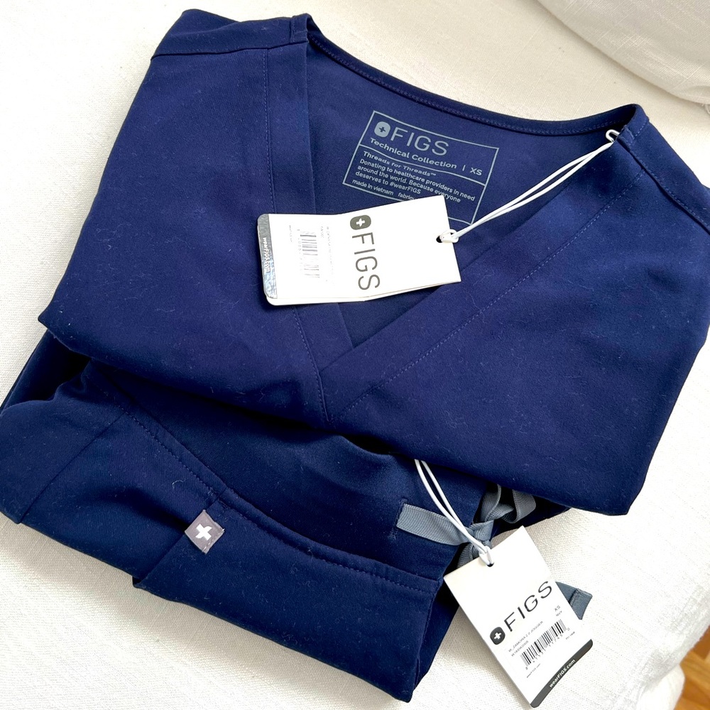 NWT navy figs scrub